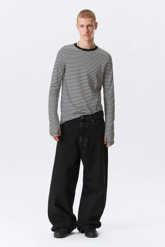 Relaxed Long-Sleeved Cotton T-Shirt – Black & White Stripes Relaxed Long-Sleeved Cotton T-Shirt – Black & White Stripes