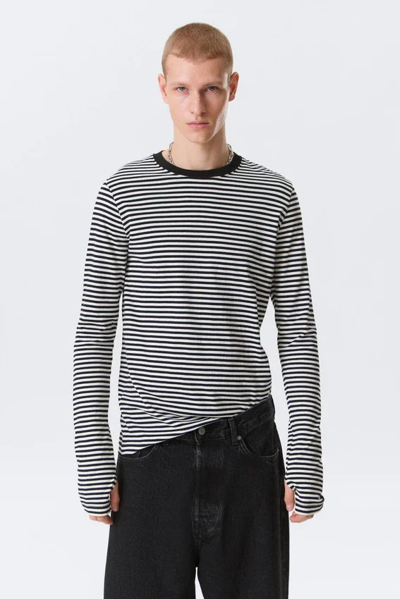Relaxed Long-Sleeved Cotton T-Shirt – Black & White Stripes Relaxed Long-Sleeved Cotton T-Shirt – Black & White Stripes