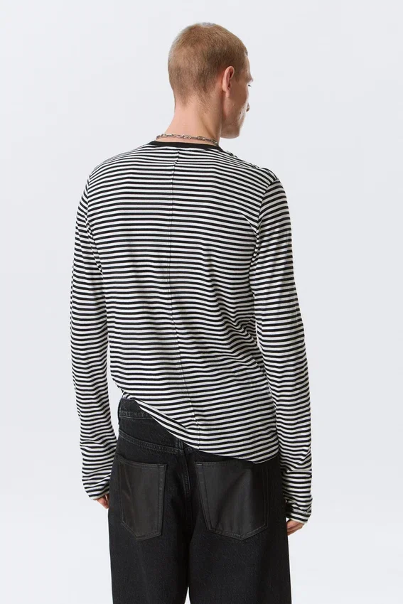Relaxed Long-Sleeved Cotton T-Shirt – Black & White Stripes Relaxed Long-Sleeved Cotton T-Shirt – Black & White Stripes