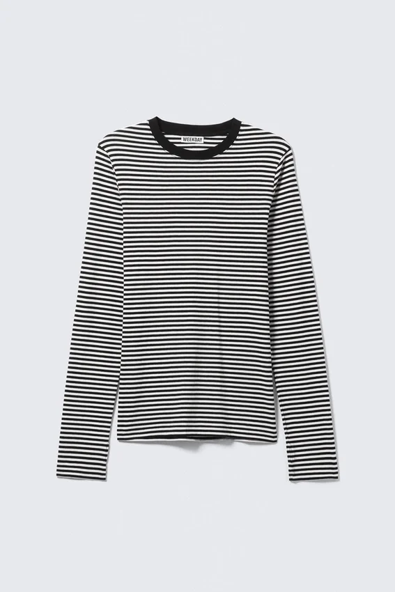 Relaxed Long-Sleeved Cotton T-Shirt – Black & White Stripes Relaxed Long-Sleeved Cotton T-Shirt – Black & White Stripes