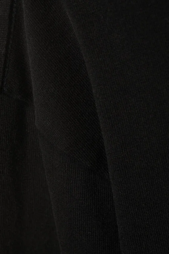 Relaxed Long-Sleeved T-Shirt – Black Relaxed Long-Sleeved T-Shirt – Black