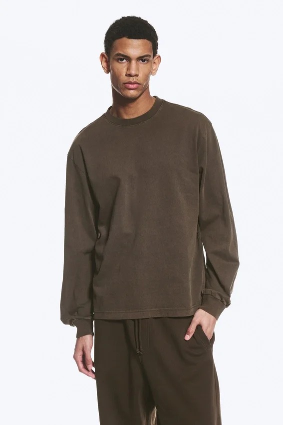 Relaxed Long-Sleeved T-Shirt – Dark Brown Relaxed Long-Sleeved T-Shirt – Dark Brown