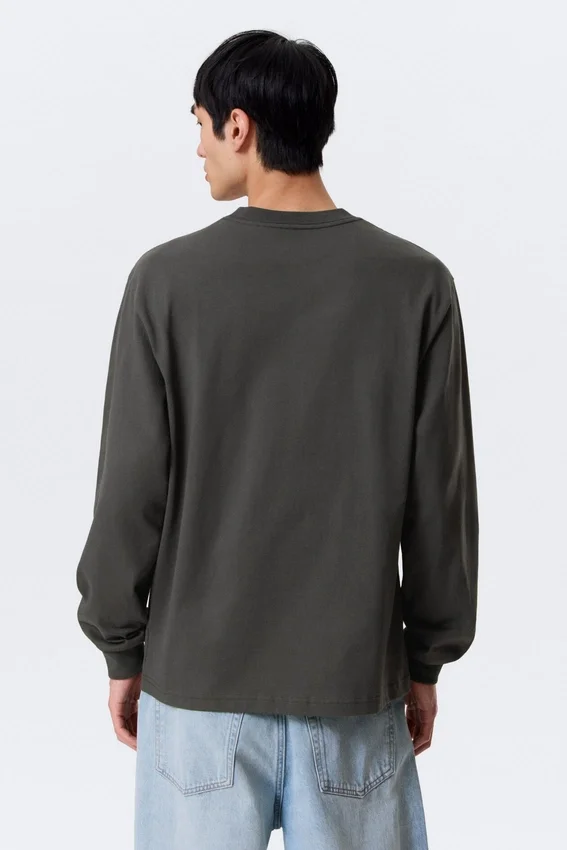 Relaxed Long-Sleeved T-Shirt – Dark Grey Relaxed Long-Sleeved T-Shirt – Dark Grey