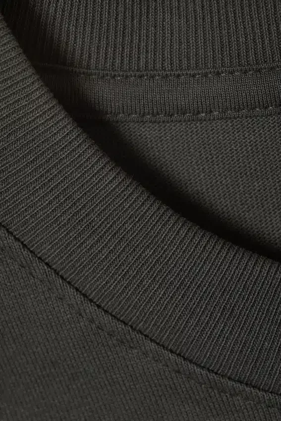 Relaxed Long-Sleeved T-Shirt – Dark Grey Relaxed Long-Sleeved T-Shirt – Dark Grey