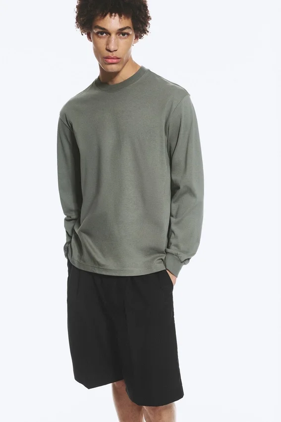 Relaxed Long-Sleeved T-Shirt – Dusty Khaki Green Relaxed Long-Sleeved T-Shirt – Dusty Khaki Green