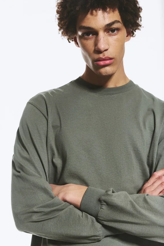 Relaxed Long-Sleeved T-Shirt – Dusty Khaki Green Relaxed Long-Sleeved T-Shirt – Dusty Khaki Green