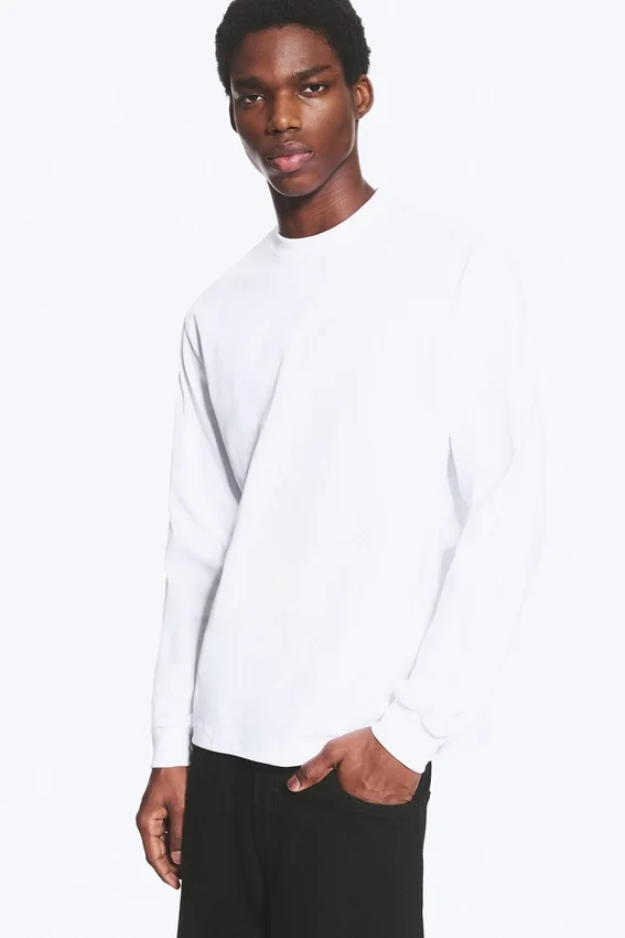 Relaxed Long-Sleeved T-Shirt – White Relaxed Long-Sleeved T-Shirt – White