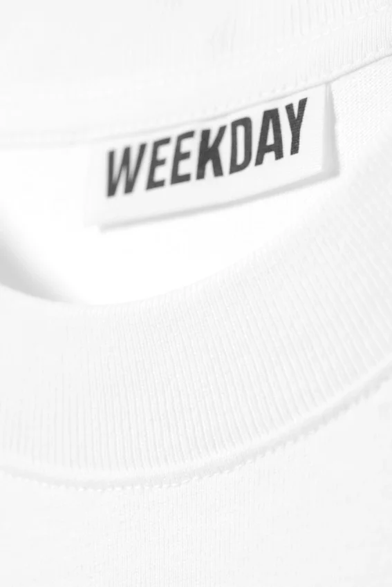 Relaxed Long-Sleeved T-Shirt – White Relaxed Long-Sleeved T-Shirt – White