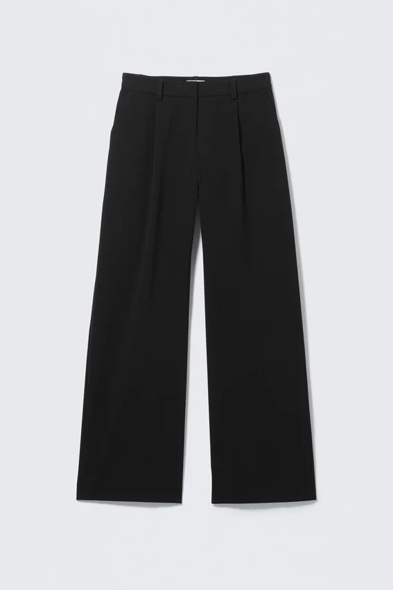 Relaxed Mid Rise Pleated Suiting Trousers – Black Relaxed Mid Rise Pleated Suiting Trousers – Black
