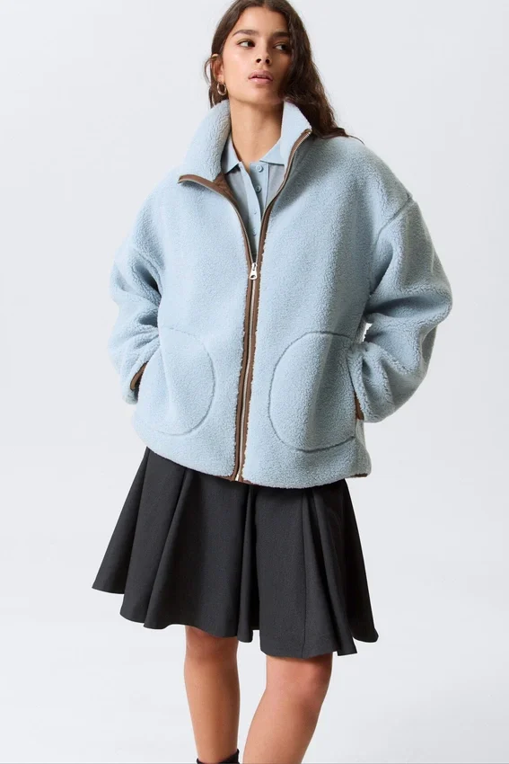 Relaxed Pile Fleece Jacket – Light Blue – Brown Lining Relaxed Pile Fleece Jacket – Light Blue – Brown Lining