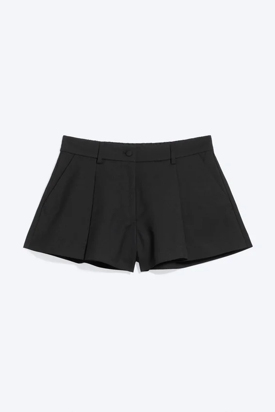 Relaxed Pleated Mini Suiting Shorts – Black Relaxed Pleated Mini Suiting Shorts – Black