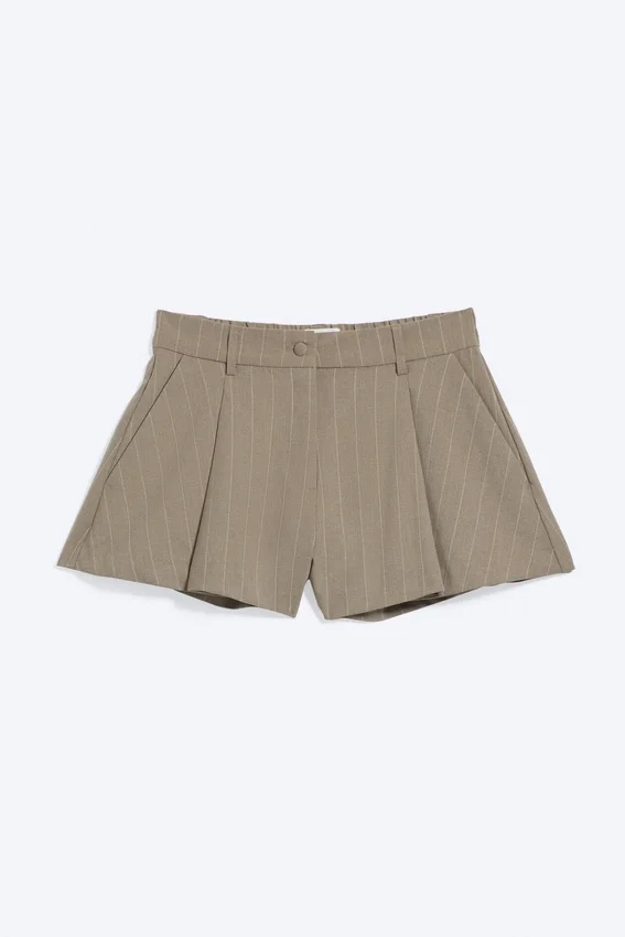 Relaxed Pleated Mini Suiting Shorts – Pinstriped Beige Relaxed Pleated Mini Suiting Shorts – Pinstriped Beige