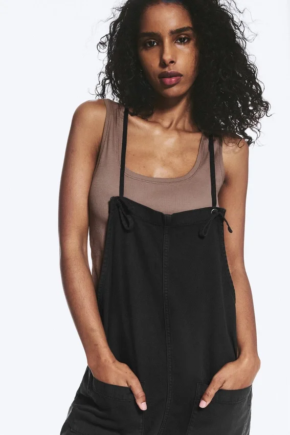Relaxed Straight Leg Dungarees – Black Relaxed Straight Leg Dungarees – Black