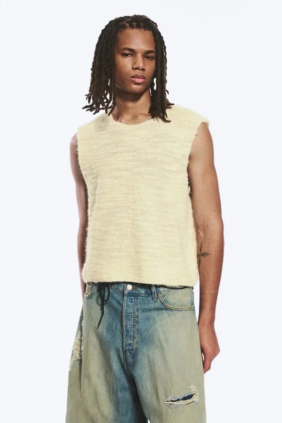 Relaxed Structured Knitted Vest – Off-White Relaxed Structured Knitted Vest – Off-White