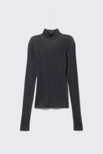 Ribbed Fitted Turtleneck – Dark Blue Stripe