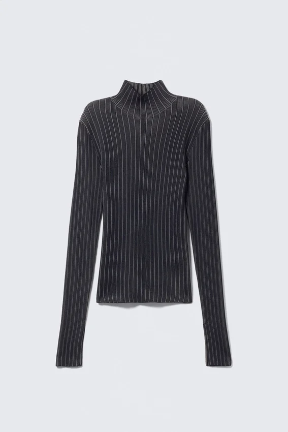 Ribbed Fitted Turtleneck – Dark Blue Stripe Ribbed Fitted Turtleneck – Dark Blue Stripe
