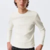 Ribbed Long-Sleeved T-Shirt – Dusty White Ribbed Long-Sleeved T-Shirt – Dusty White