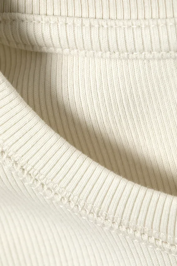 Ribbed Long-Sleeved T-Shirt – Dusty White Ribbed Long-Sleeved T-Shirt – Dusty White