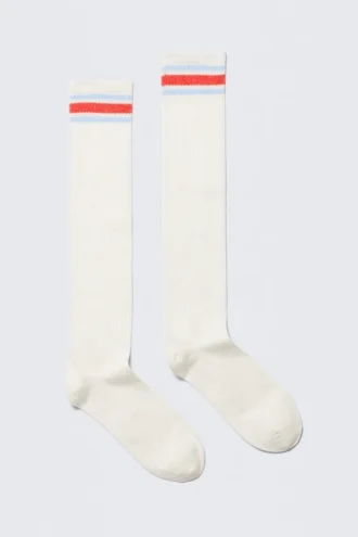 Ribbed Varsity High Knee Socks – Off-White – Red & Blue Stripe