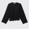 Ruched Long-Sleeved T-Shirt – Black Ruched Long-Sleeved T-Shirt – Black