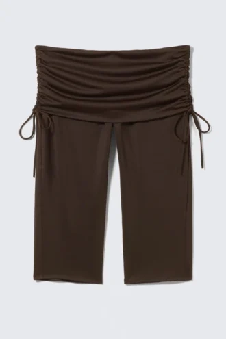Ruched Low Rise Capri Leggings – Dark Brown