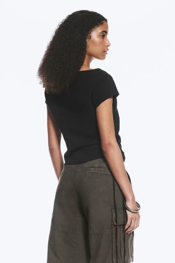 Ruched Short-Sleeved Top – Black Ruched Short-Sleeved Top – Black