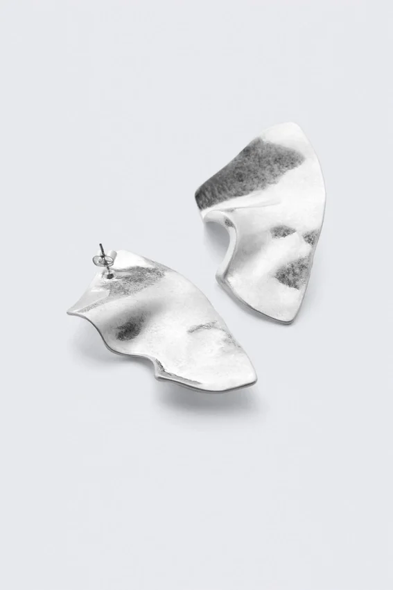Sculpted Earrings – Silver Sculpted Earrings – Silver