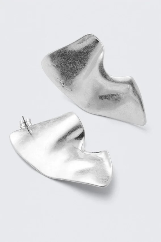 Sculpted Earrings – Silver Sculpted Earrings – Silver