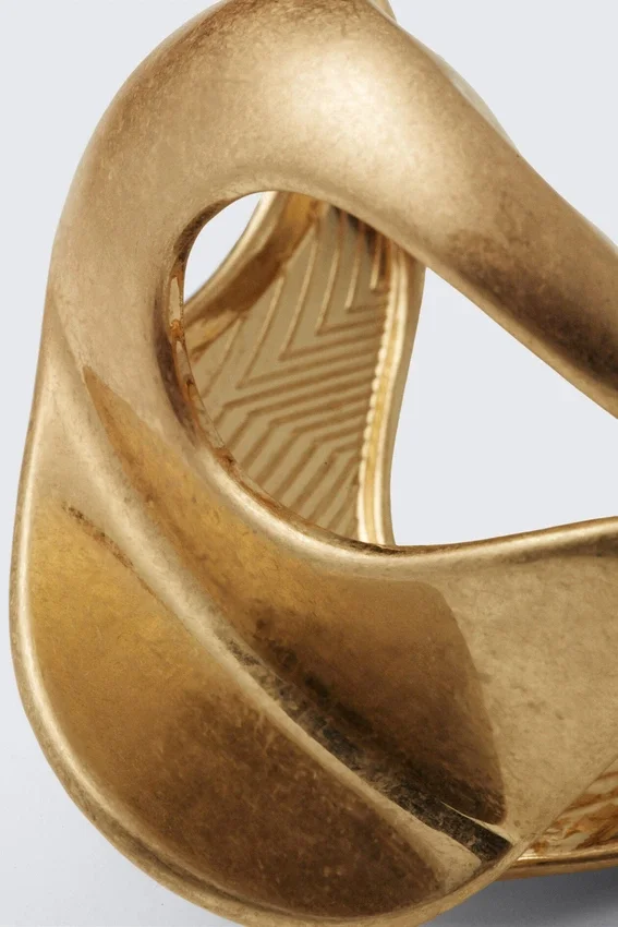Sculptural Mini Hair Claw – Warm Gold Sculptural Mini Hair Claw – Warm Gold