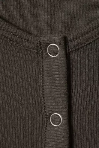 Sheer Rib Long Sleeve Henley Top – Dark Brown