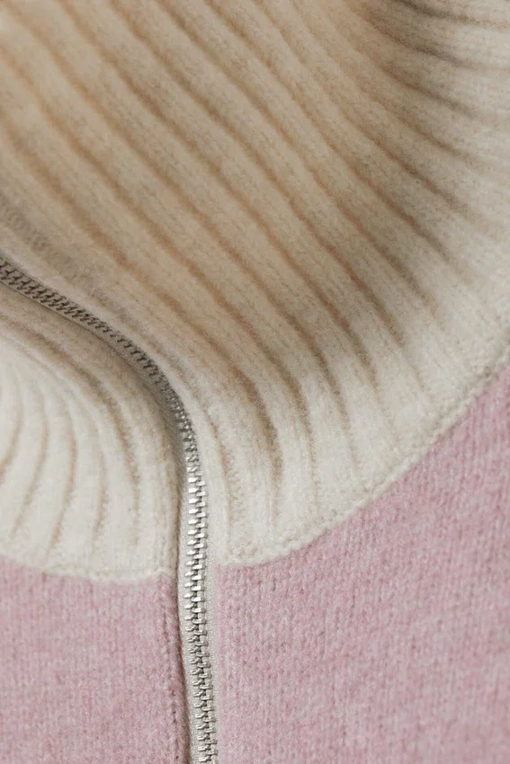 Short Half-Zip Knitted Sweater – Dusty Pink & Cream White Short Half-Zip Knitted Sweater – Dusty Pink & Cream White