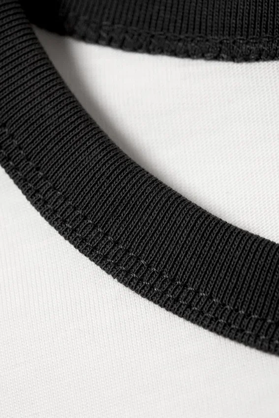 Short-Sleeved Contrast Trim Cotton T-Shirt – White – Black Binding Short-Sleeved Contrast Trim Cotton T-Shirt – White – Black Binding