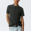 Short-Sleeved Tennis Piqua Shirt – Dark Grey – Green Stripe Short-Sleeved Tennis Piqua Shirt – Dark Grey – Green Stripe