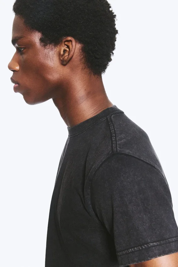 Shrunken Short-Sleeved Cotton T-Shirt – Worn Black Shrunken Short-Sleeved Cotton T-Shirt – Worn Black