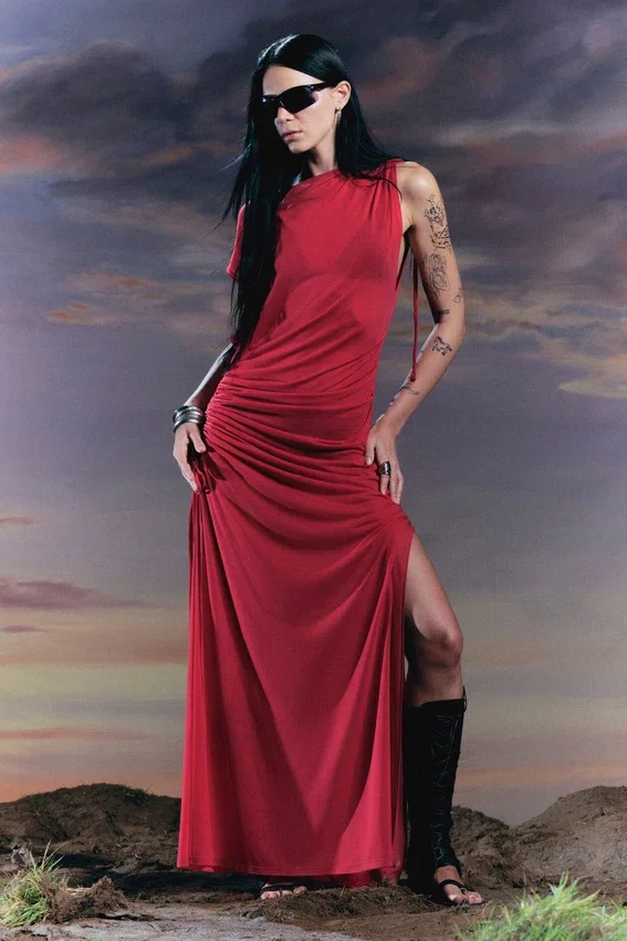 Sleeveless Boat-Neck Maxi Dress – Bright Red Sleeveless Boat-Neck Maxi Dress – Bright Red