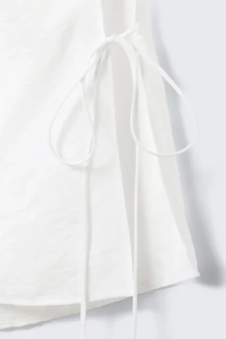Sleeveless Boat-Neck Tie Top – White