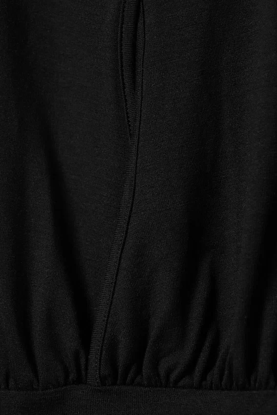 Sleeveless Turtleneck Top – Black Sleeveless Turtleneck Top – Black