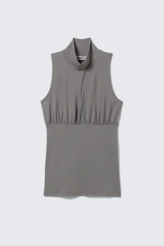 Sleeveless Turtleneck Top – Grey