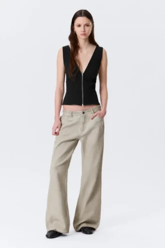 Sleeveless V-Neck Zip Top – Black