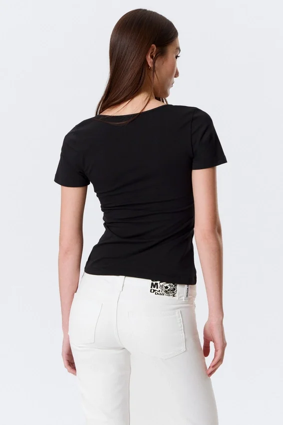 Slim Deep V-Neck T-Shirt – Black Slim Deep V-Neck T-Shirt – Black