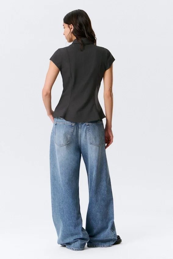 Slim Fit Short-Sleeved Crepe Shirt – Dark Grey – Pinstriped Slim Fit Short-Sleeved Crepe Shirt – Dark Grey – Pinstriped