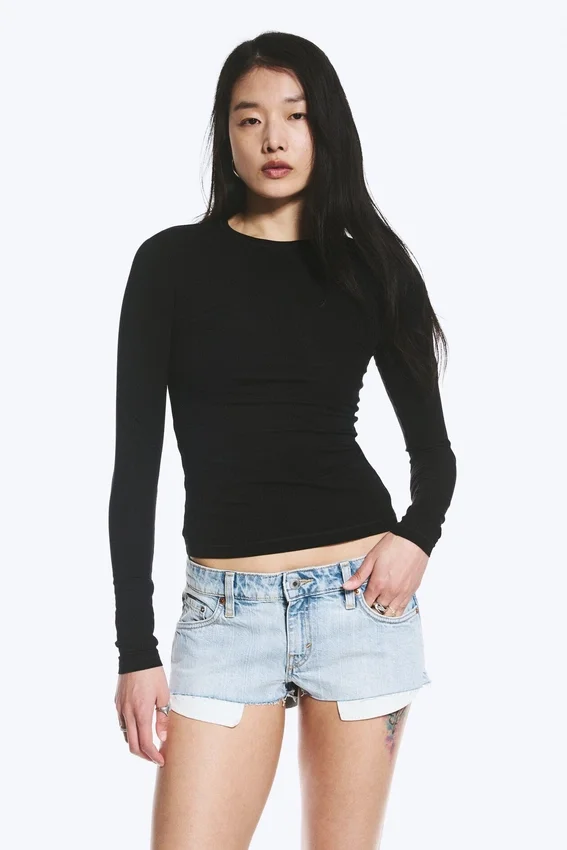 Slim Fitted Long Sleeve – Black Slim Fitted Long Sleeve – Black