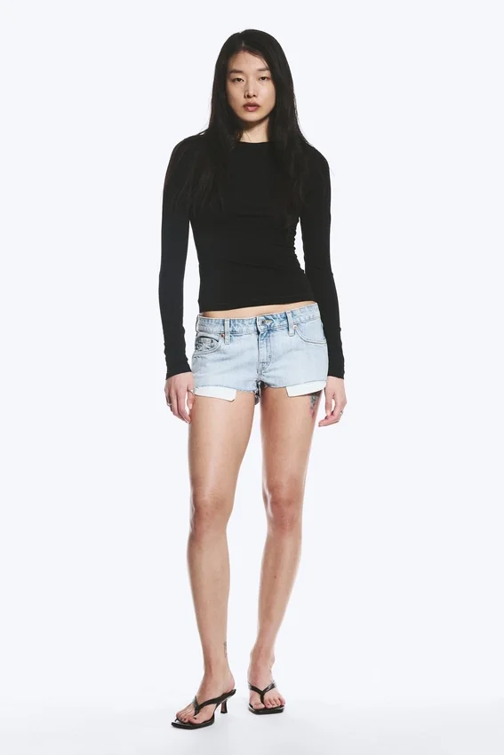 Slim Fitted Long Sleeve – Black Slim Fitted Long Sleeve – Black