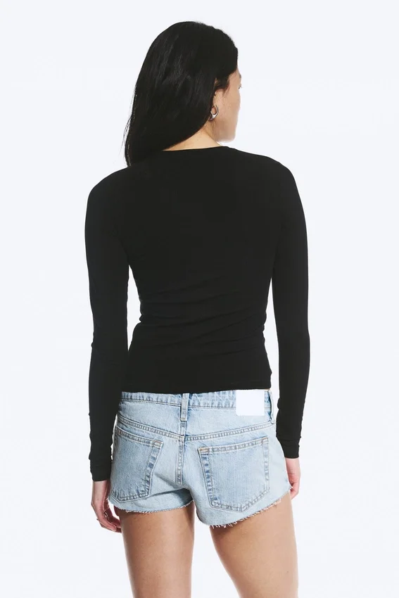 Slim Fitted Long Sleeve – Black Slim Fitted Long Sleeve – Black