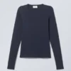 Slim Fitted Long Sleeve – Dark Blue Slim Fitted Long Sleeve – Dark Blue