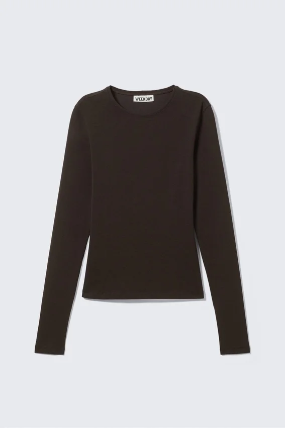 Slim Fitted Long Sleeve – Dark Brown Slim Fitted Long Sleeve – Dark Brown
