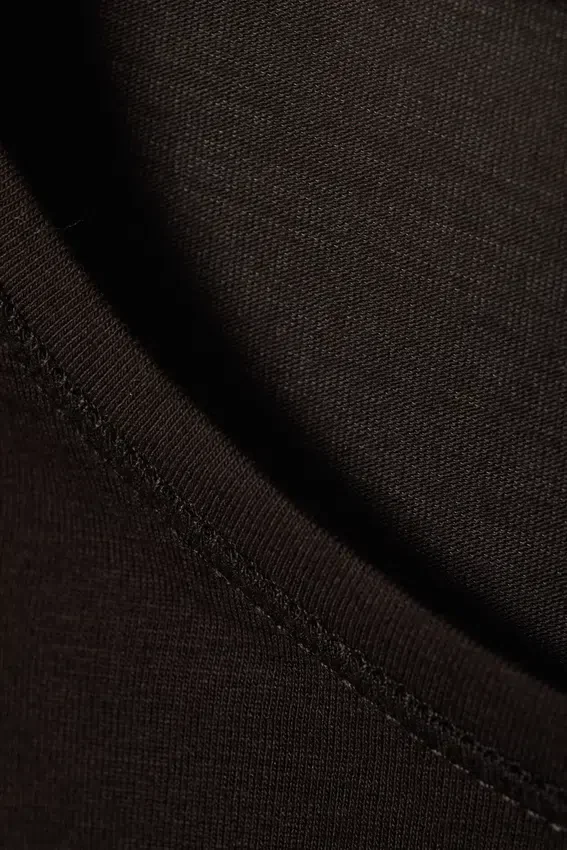 Slim Fitted Long Sleeve – Dark Brown Slim Fitted Long Sleeve – Dark Brown