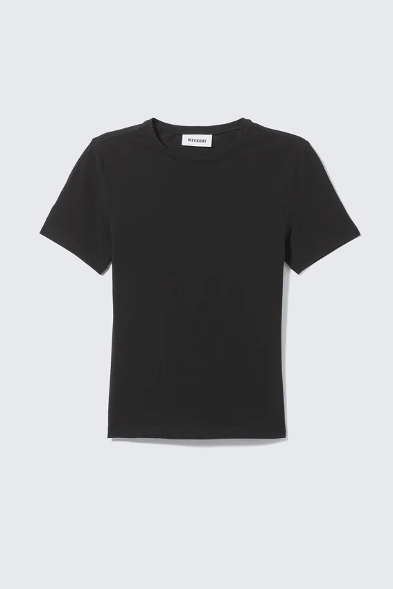Slim Fitted T-Shirt – Black Slim Fitted T-Shirt – Black