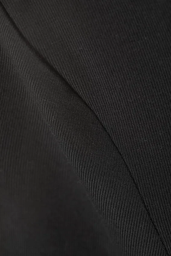 Slim Fitted T-Shirt – Black Slim Fitted T-Shirt – Black