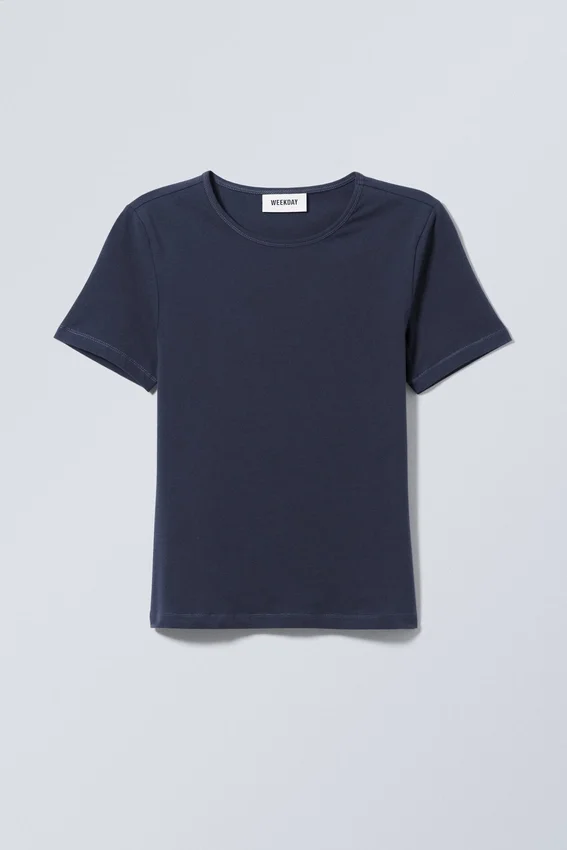 Slim Fitted T-Shirt – Dark Blue Slim Fitted T-Shirt – Dark Blue
